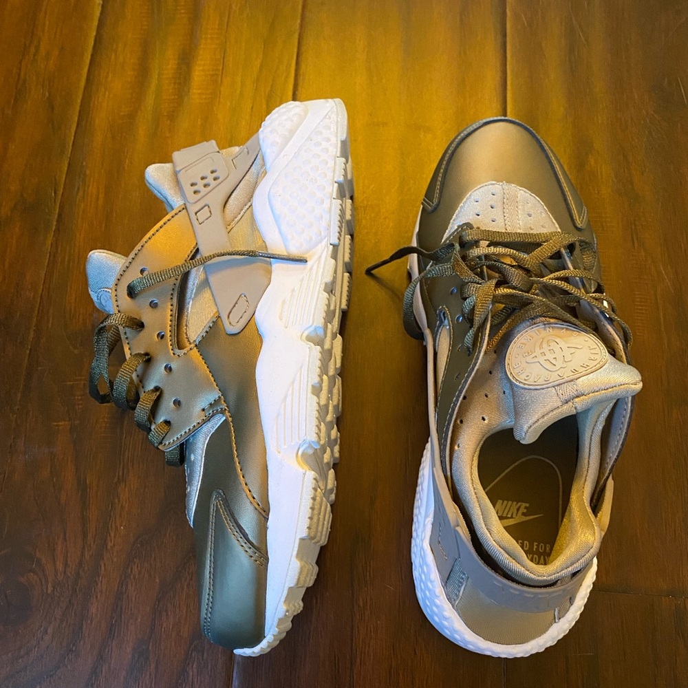 Womens Size 8 Huaraches
